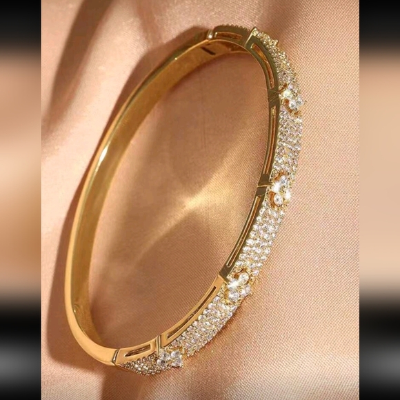 Gold Diamond Bangle Bracelet - Picture 1 of 5